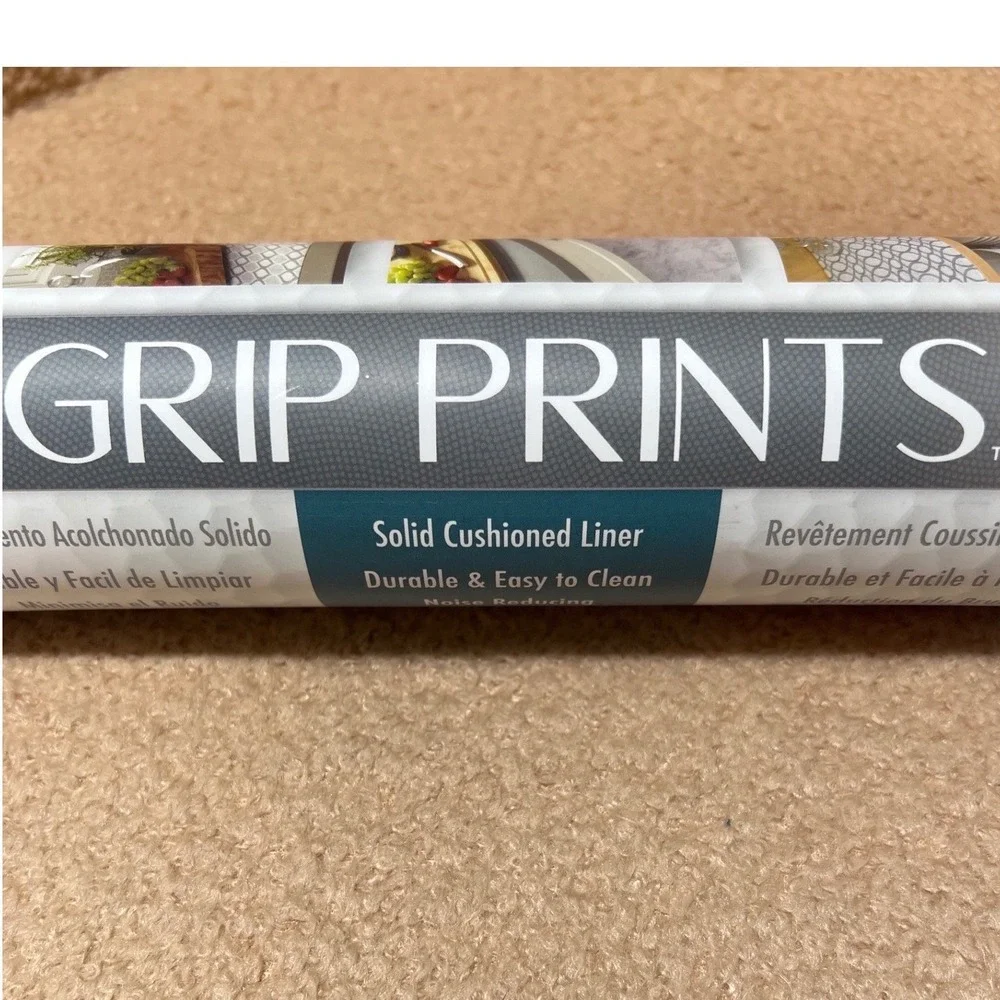 Con-Tact Brand Grip Prints 18in x 4ft White Cushioned Shelf Liner
